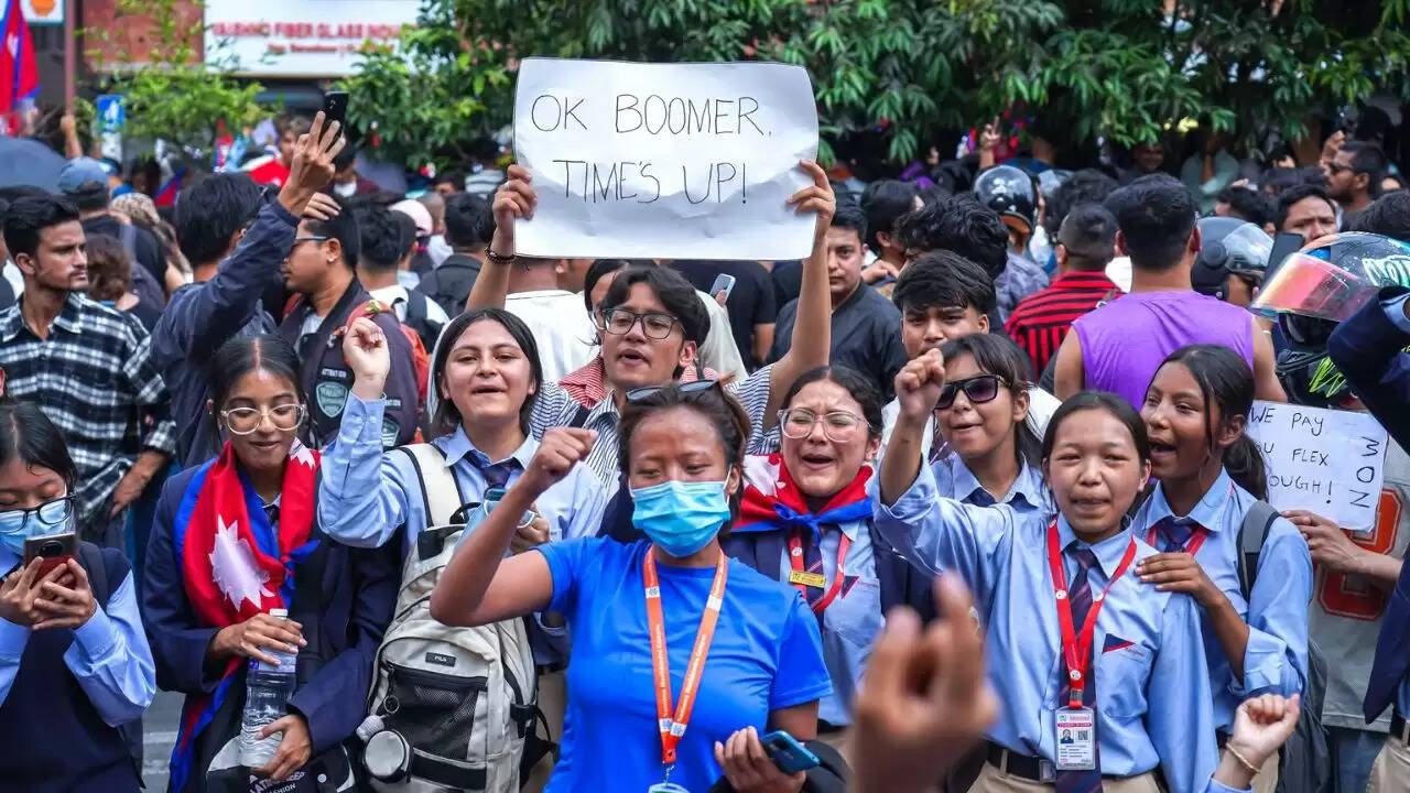 नेपाल में कर्फ्यू हटाने के बाद सामान्य जीवन की वापसी