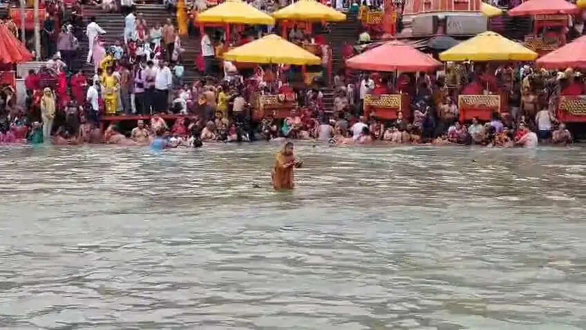 हरिद्वार में निर्जला एकादशी पर श्रद्धालुओं की भारी भीड़