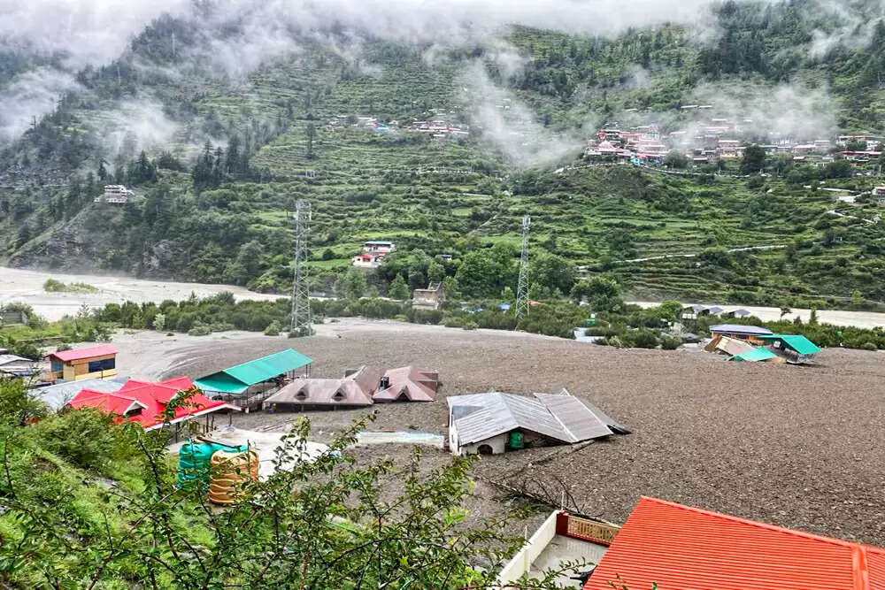 उत्तरकाशी में बादल फटने से भारी तबाही, राहत कार्य जारी