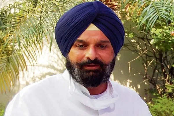 बिक्रम सिंह मजीठिया की मुश्किलें बढ़ीं, चार राज्यों में विजिलेंस की छापेमारी