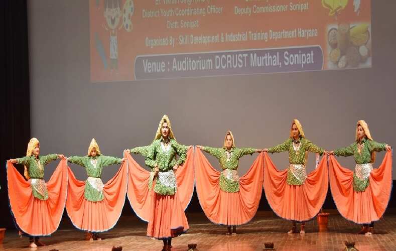 सोनीपत: कला से अनेकता में एकता है, यह सबको साथ जोडती है: बी सतीश बालन