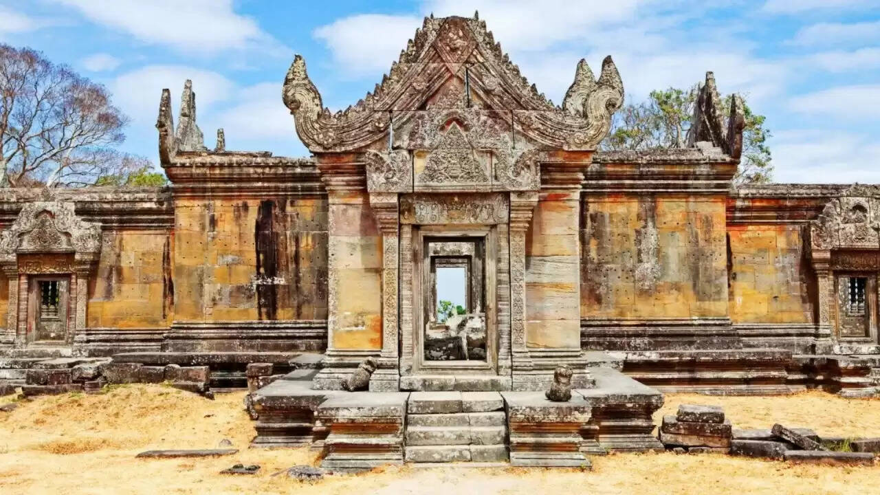 थाईलैंड और कंबोडिया के बीच प्रेह विहियर मंदिर विवाद: एक ऐतिहासिक संघर्ष