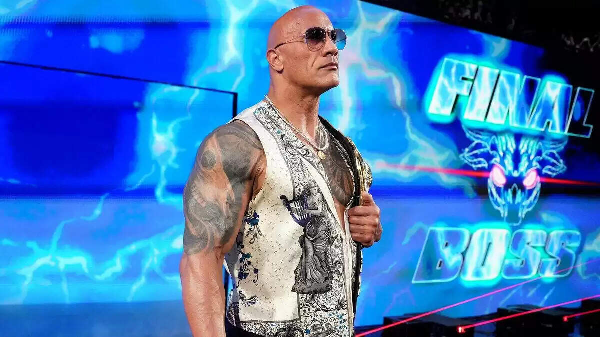 WWE SmackDown में जॉन सीना और कोडी रोड्स के बीच कॉन्ट्रैक्ट साइनिंग, द रॉक की वापसी के संकेत