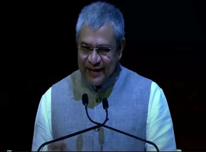 भारत ने सेमीकॉन इंडिया 2025 में पहली मेड-इन-इंडिया चिप का अनावरण किया