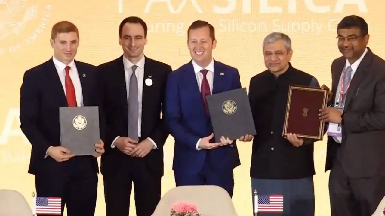 भारत ने पैक्स सिलिका में शामिल होकर वैश्विक तकनीकी आपूर्ति श्रृंखलाओं में नया अध्याय लिखा