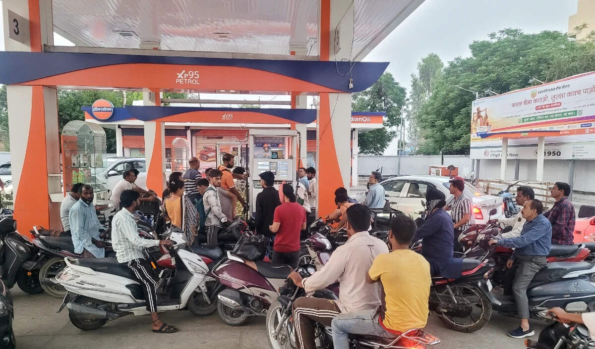 भारत की आर्थिक स्थिति: इजराइल-ईरान संघर्ष के प्रभाव और तेल की कीमतों में गिरावट