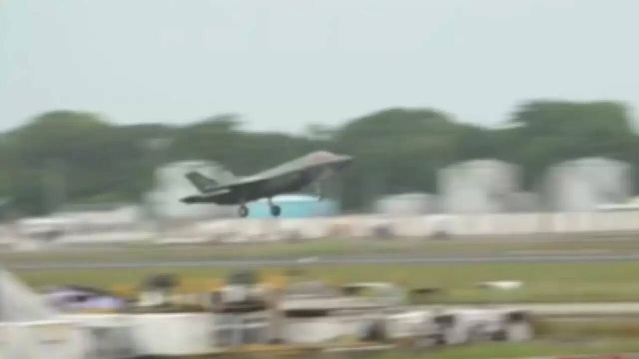 ब्रिटेन का F-35B जेट तिरुवनंतपुरम से उड़ान भरने के लिए तैयार