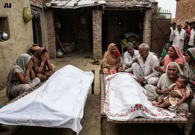 बाराबंकी में दंपति की रहस्यमय मौत से गांव में शोक