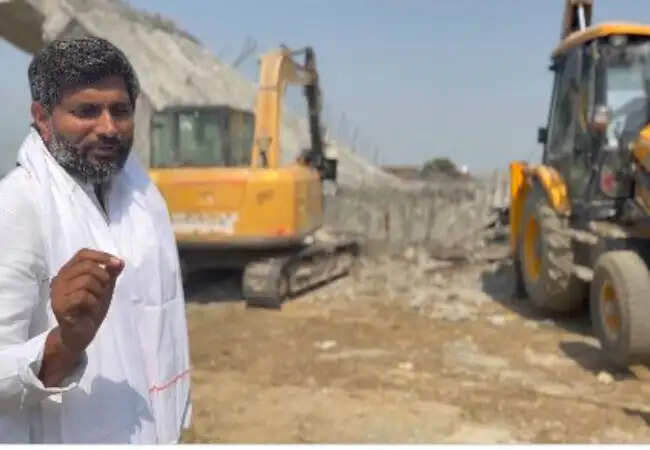 समाजवादी पार्टी ने चंदौली में ओवरब्रिज के ध्वस्त होने पर भाजपा सरकार को घेरा