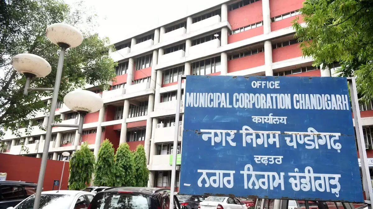 चंडीगढ़ नगर निगम की बैठक में 238 करोड़ रुपये के फंड पर हंगामा