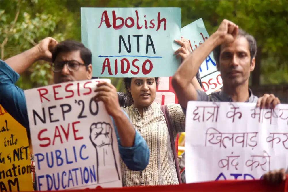 नीट यूजी परीक्षा में पेपर लीक: एनटीए की कार्यप्रणाली पर सवाल