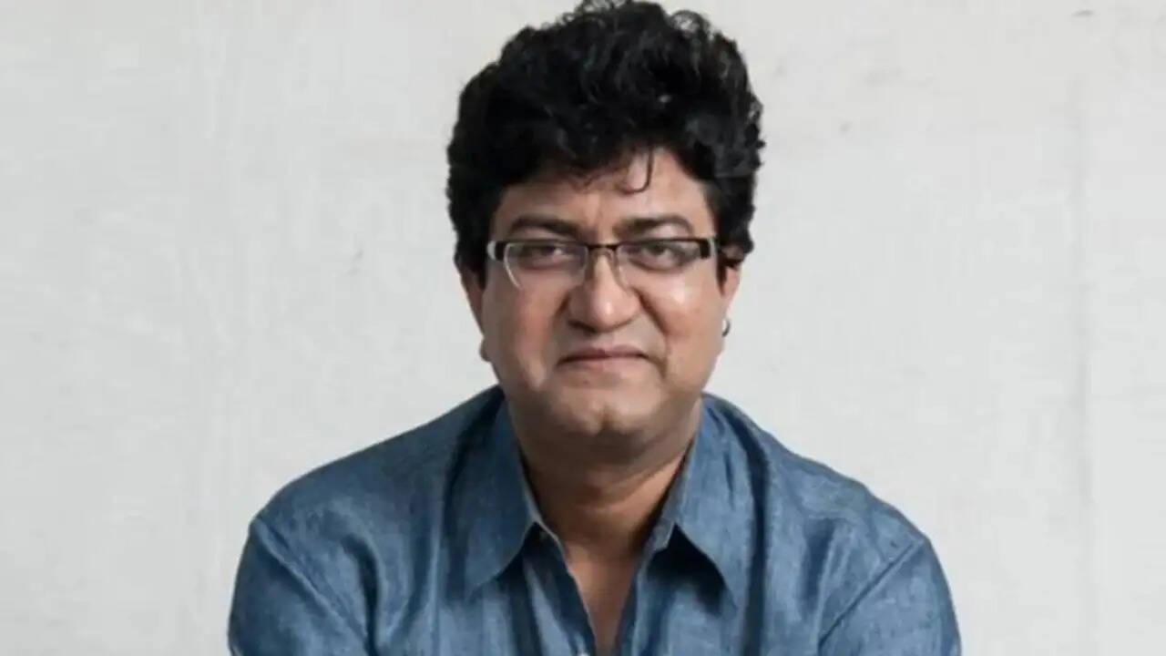 प्रसार भारती के नए अध्यक्ष बने प्रसून जोशी: क्या बदलेंगे सार्वजनिक प्रसारण के दिशा-निर्देश?