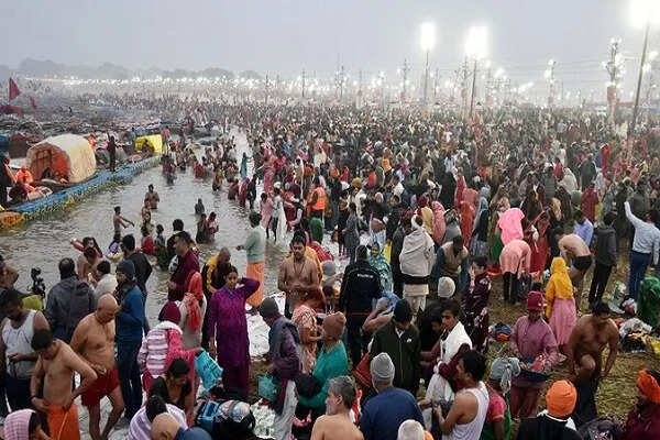 प्रयागराज में मौनी अमावस्या पर श्रद्धालुओं की भारी भीड़