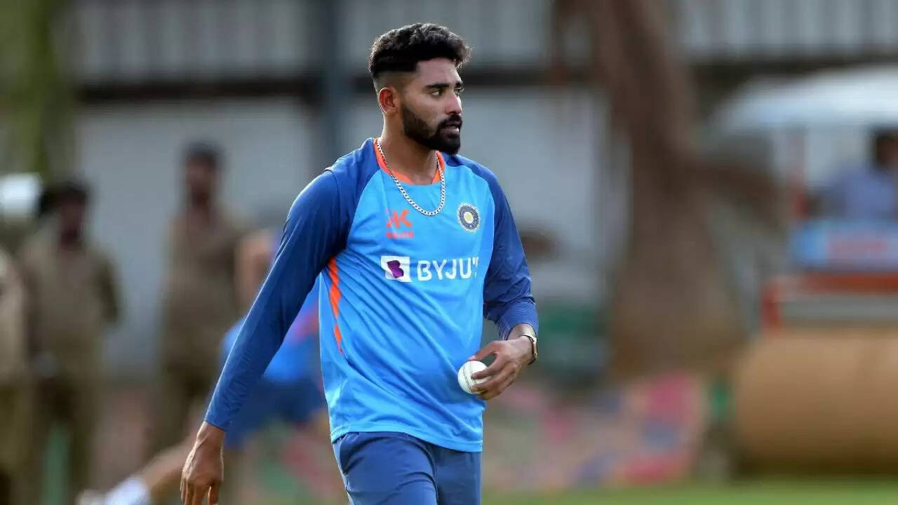 मोहम्मद सिराज की वनडे टीम से अनुपस्थिति पर आकाश चोपड़ा ने उठाए सवाल