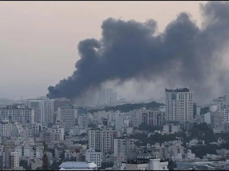 ईरान-इजराइल संघर्ष: खाड़ी देशों में भारतीयों के लिए सुरक्षा सलाह