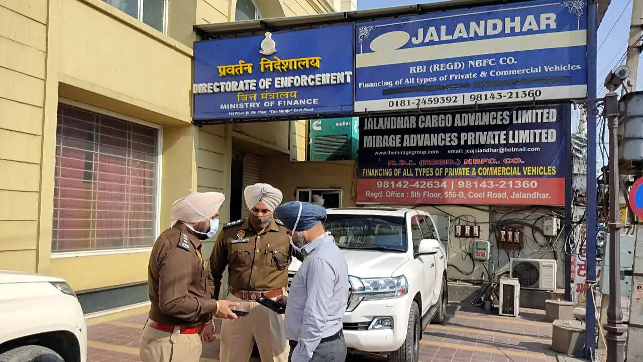 जालंधर में ईडी की छापेमारी: टैक्स वकील अमित बजाज के घर पर कार्रवाई