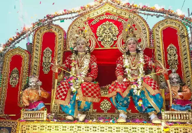 प्रयागराज की रामलीला: 120 साल पुराना सिंहासन और उसकी परंपरा