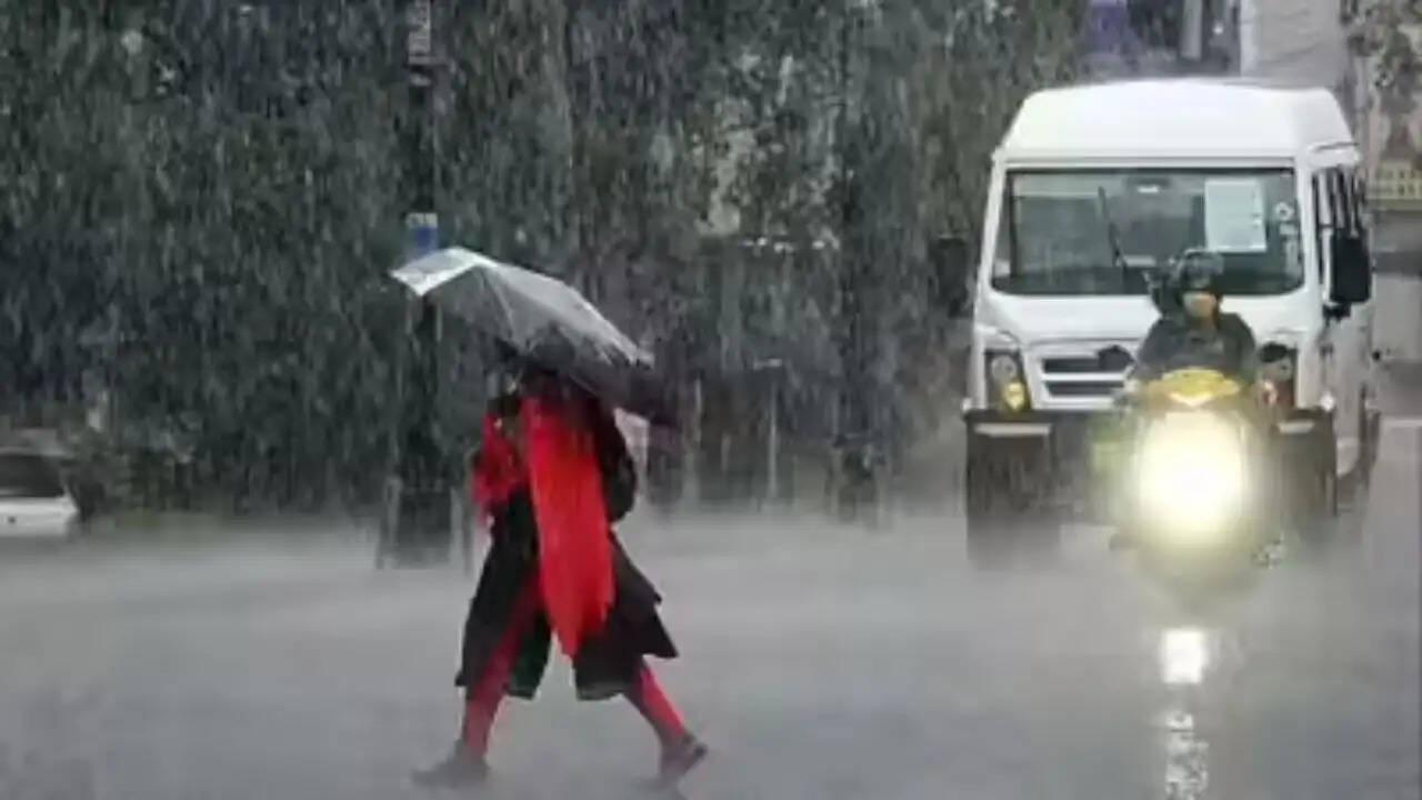 भारत में मौसम का अचानक बदलाव: 17 राज्यों में आंधी और बारिश का अलर्ट