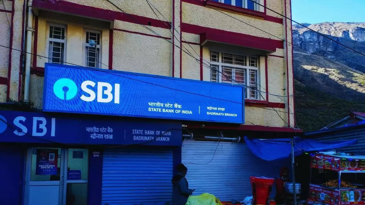 SBI ने बढ़ाए एटीएम चार्ज: जानें आपके लिए क्या बदल गया है?