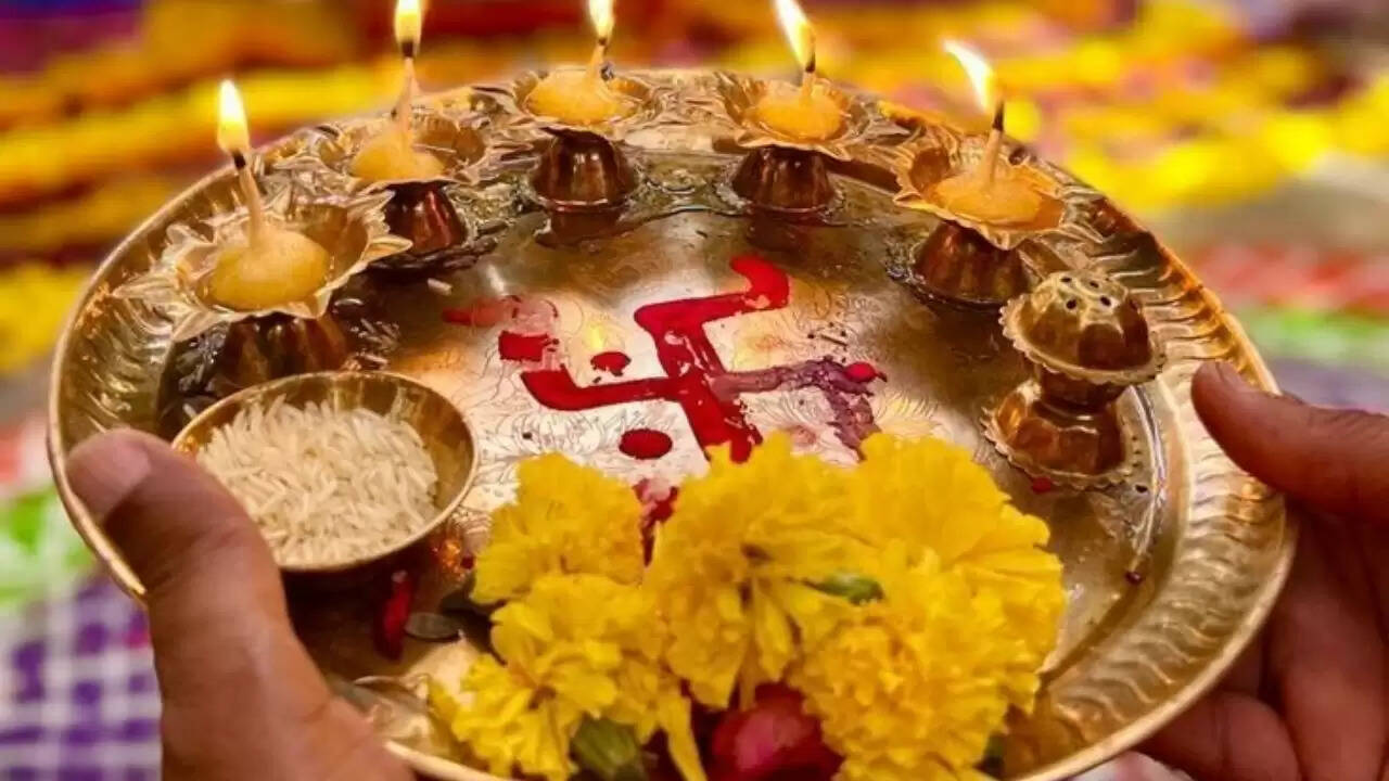 जन्माष्टमी 2025: पूजा की थाली में शामिल करें ये आवश्यक सामग्री