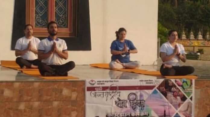 अन्तरराष्ट्रीय योग दिवस से पूर्व बुद्धा टेम्पल में किया गया योगाभ्यास