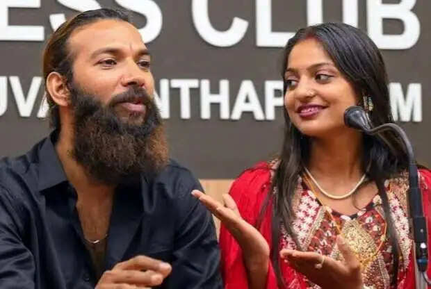 मोनालिसा का विवादास्पद बयान: प्यार और धर्म पर सोशल मीडिया पर छिड़ी बहस