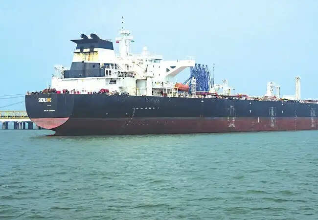 भारतीय नाविकों की सुरक्षा पर चिंता, पीएम मोदी से मदद की अपील