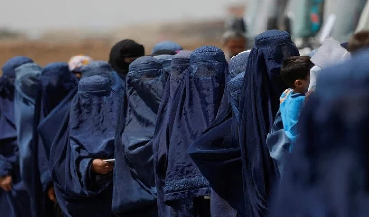 तालिबान के नए कानून से पाकिस्तान की महिलाओं में बढ़ा डर