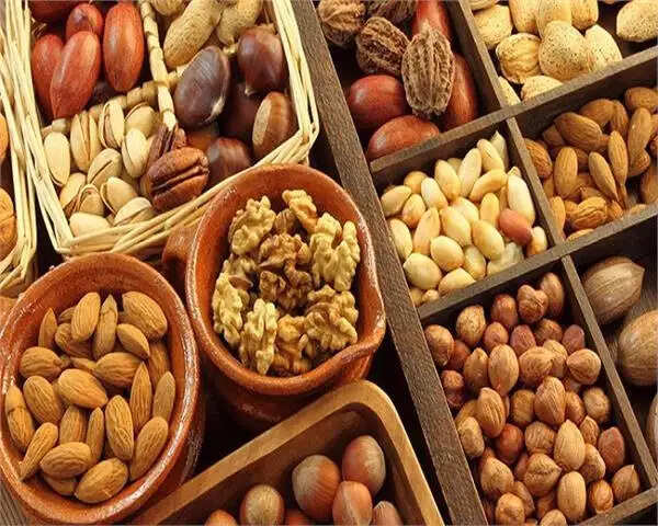 सूखे मेवों के सेवन से जीवन में सुधार: स्वास्थ्य लाभ और दीर्घकालिक फायदे