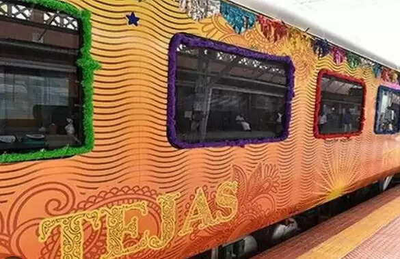 इंदौर से मुंबई के बीच तेजस एक्सप्रेस की पहली यात्रा शुरू