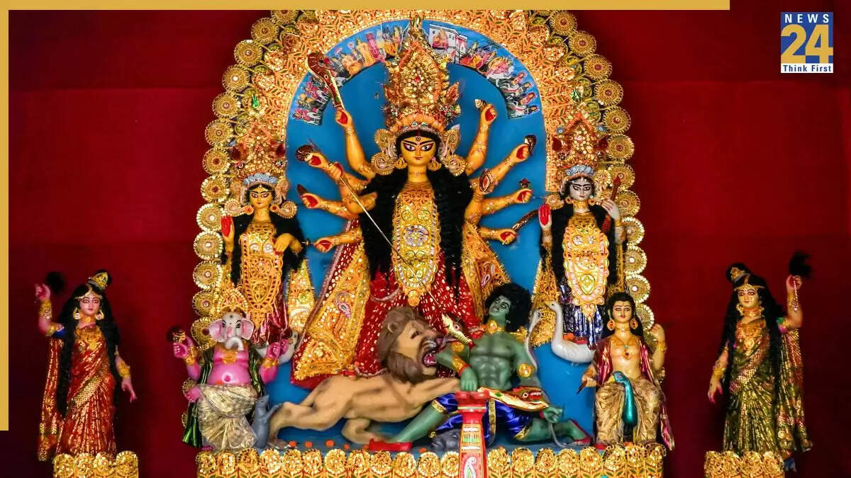 शारदीय नवरात्रि 2025: देवी का आगमन और विदाई का महत्व