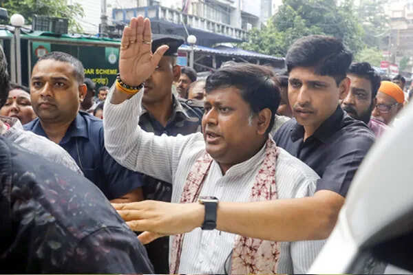 सुकांत मजूमदार की हिरासत के बाद की प्रतिक्रिया: 'पुलिस को जगाना जरूरी'