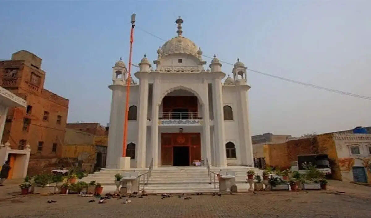 पाकिस्तान में सिख दंपत्ति की हत्या पर उठी चिंताएं