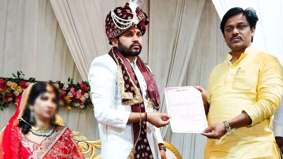 उत्तर प्रदेश में दारोगा ने दुल्हन के प्रेमी की धमकी से शादी की बारात ले जाने से किया इनकार