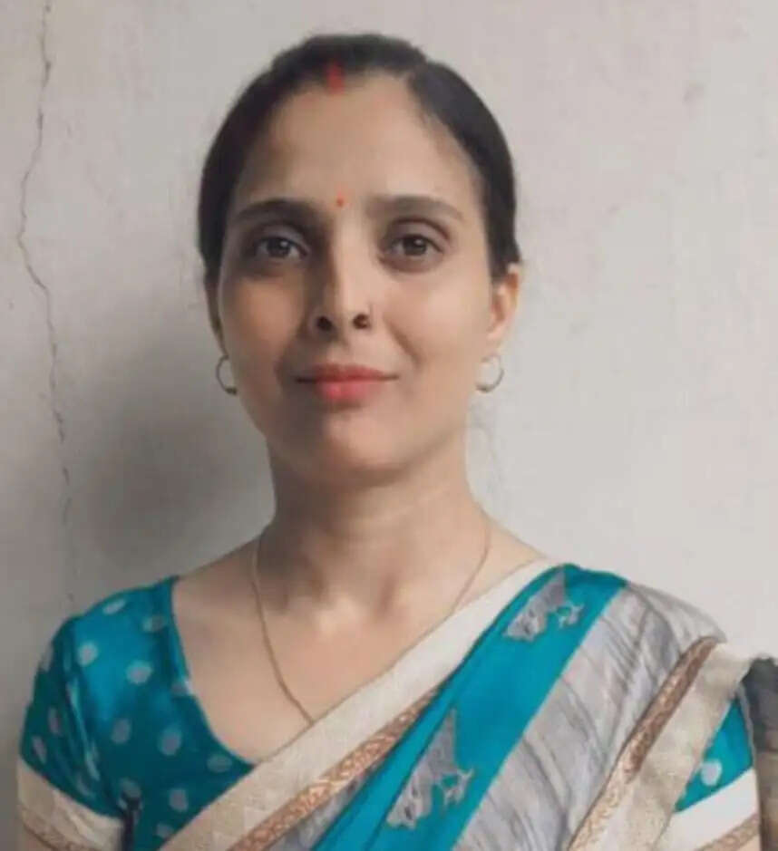 ताने सुने पर हार नहीं मानी, गोबर और जूट से अपनी किस्मत संवार रहीं शालिनी