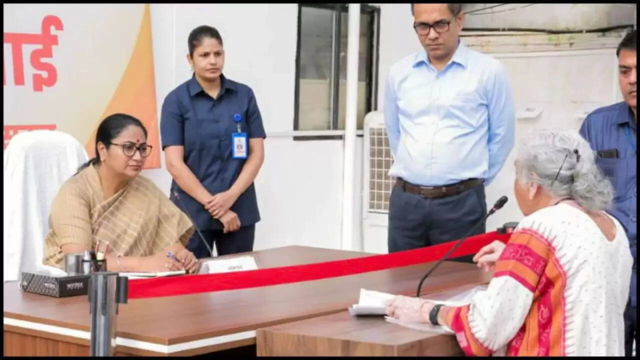 दिल्ली में जनसुनवाई कार्यक्रम की पुनरारंभ, सुरक्षा के बीच नागरिकों की शिकायतें सुनी गईं