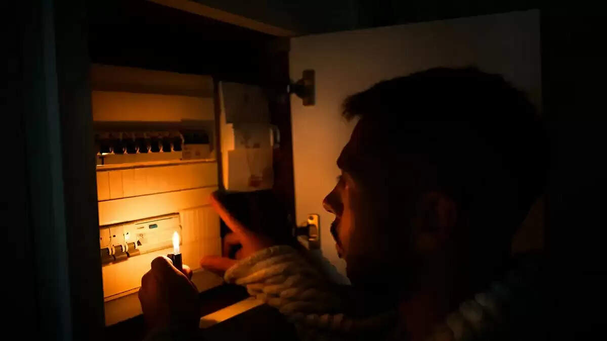 ग्रेटर नोएडा वेस्ट में 6500 परिवारों को बिजली संकट का सामना