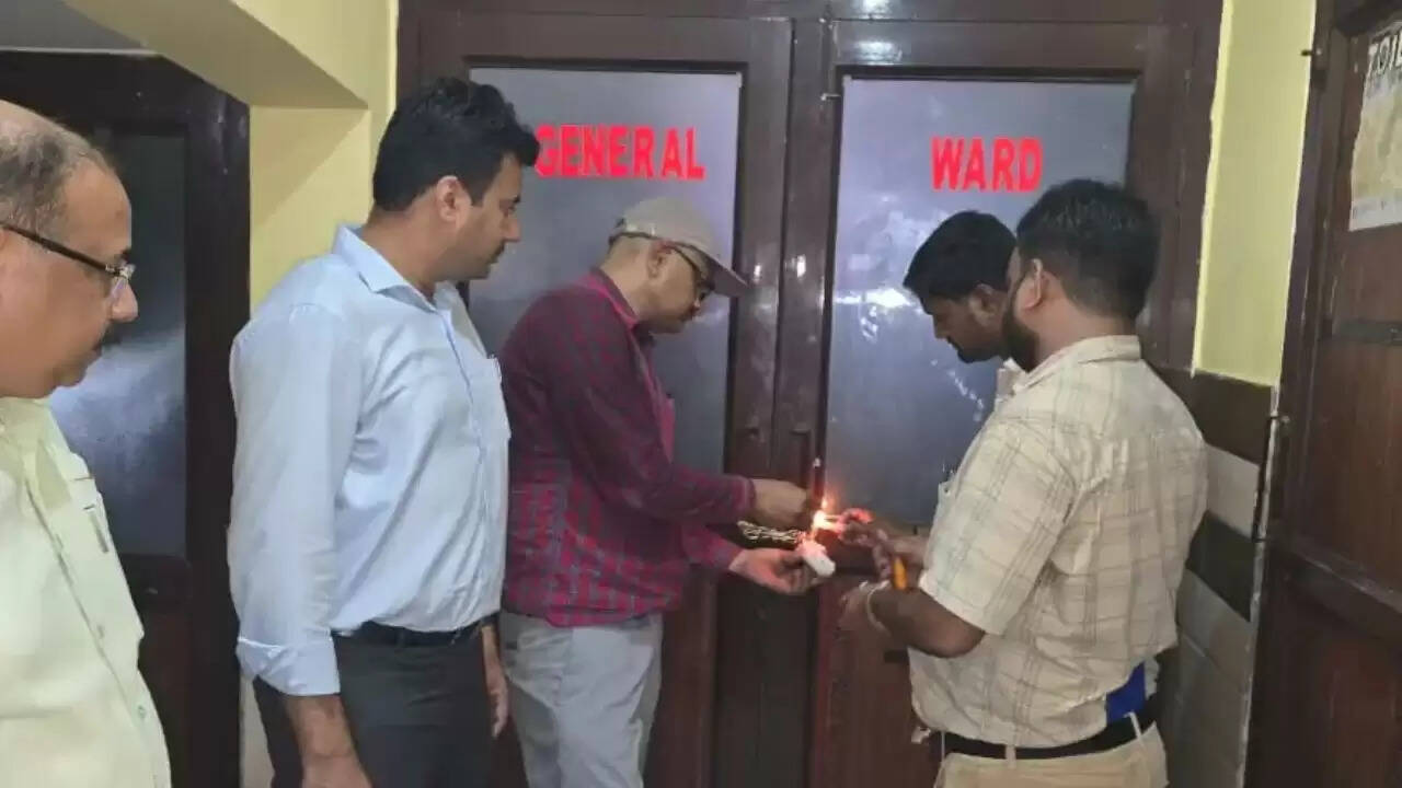 लखीमपुर खीरी में नवजात की मौत पर अस्पताल सील, पिता का आरोप