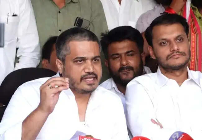 अजीत पवार विमान दुर्घटना: रोहित पवार ने बारामती पुलिस से FIR दर्ज कराने की मांग की