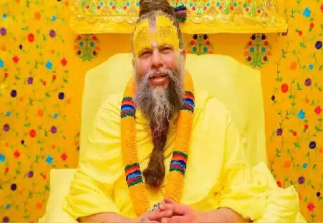 प्रेमानंद महाराज को मिली जान से मारने की धमकी, सोशल मीडिया पर मचा बवाल