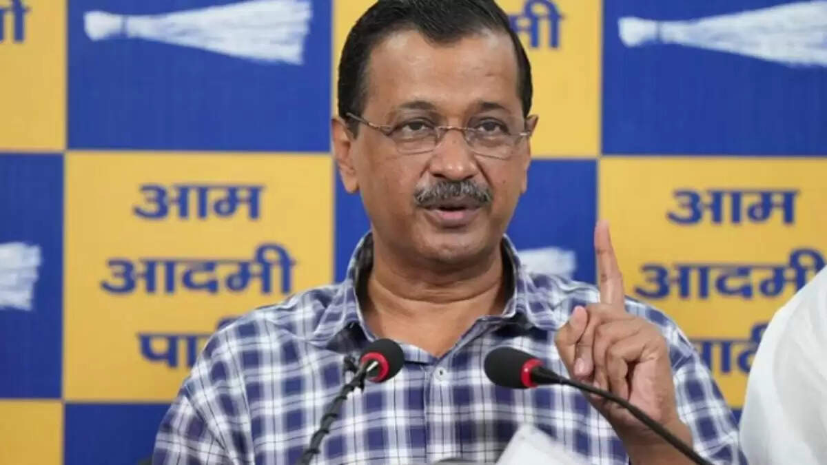 दिल्ली में छात्रों पर लाठीचार्ज: केजरीवाल ने मोदी सरकार की निंदा की