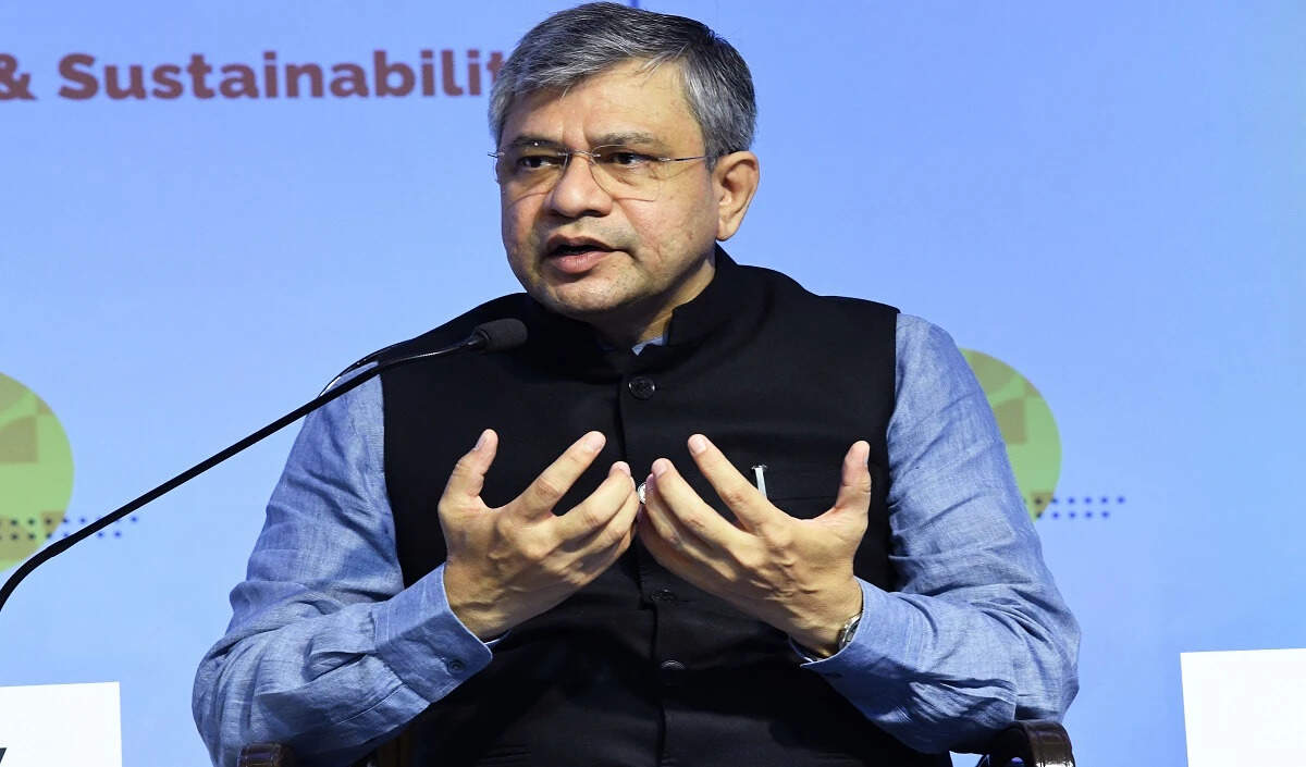 भारत के इलेक्ट्रॉनिक्स विनिर्माण के लिए नया रोडमैप प्रस्तुत