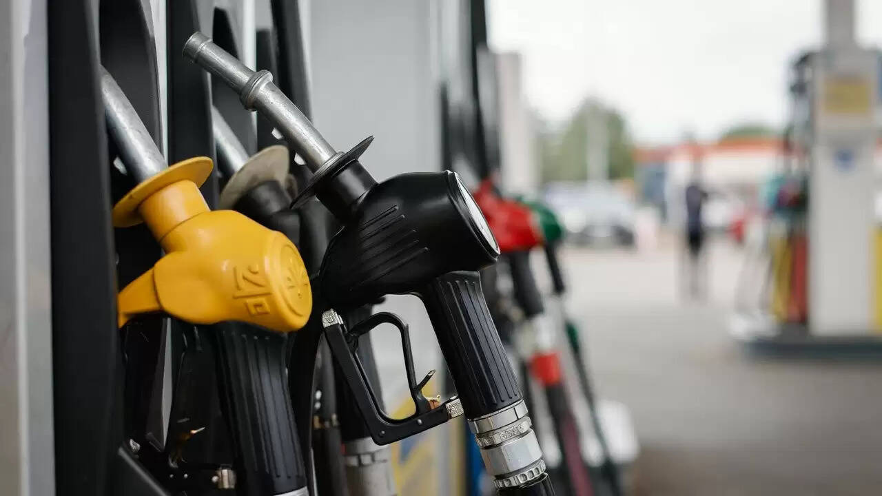 आज के पेट्रोल और डीजल के रेट: जानें अपने शहर में कीमतें