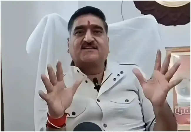 अलीगढ़ में ईद नमाज को लेकर भाजपा सांसद का विवादित बयान