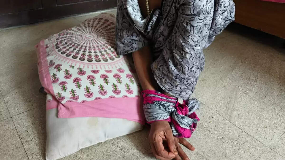 नोएडा में अवैध वृद्ध आश्रम की स्थिति पर कार्रवाई, बुजुर्गों का किया गया रेस्क्यू