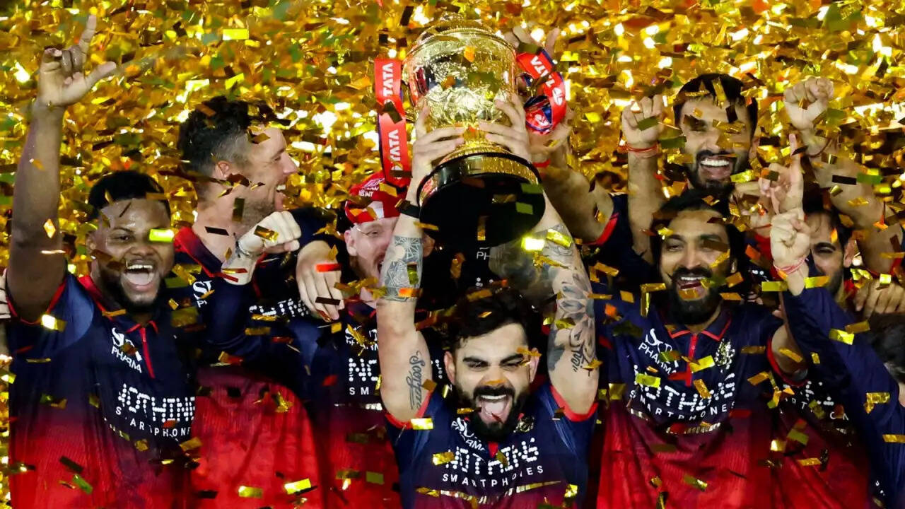 RCB ने जीती IPL 2026 की ट्रॉफी: जानें फाइनल की खास बातें और पुरस्कार वितरण