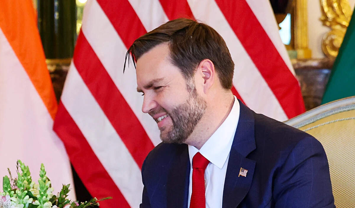 अमेरिका में शटडाउन के बीच सैन्य कर्मियों को वेतन देने की उम्मीद