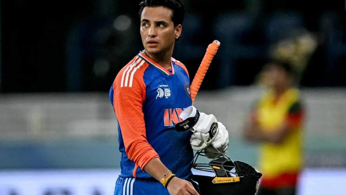 अभिषेक शर्मा ने आईपीएल में बनाया नया रिकॉर्ड, पावरप्ले में जड़े 7 छक्के
