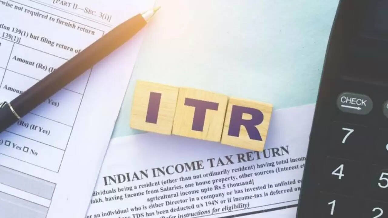 फॉर्म 16 और 16A: आयकर रिटर्न दाखिल करने की प्रक्रिया में महत्वपूर्ण दस्तावेज