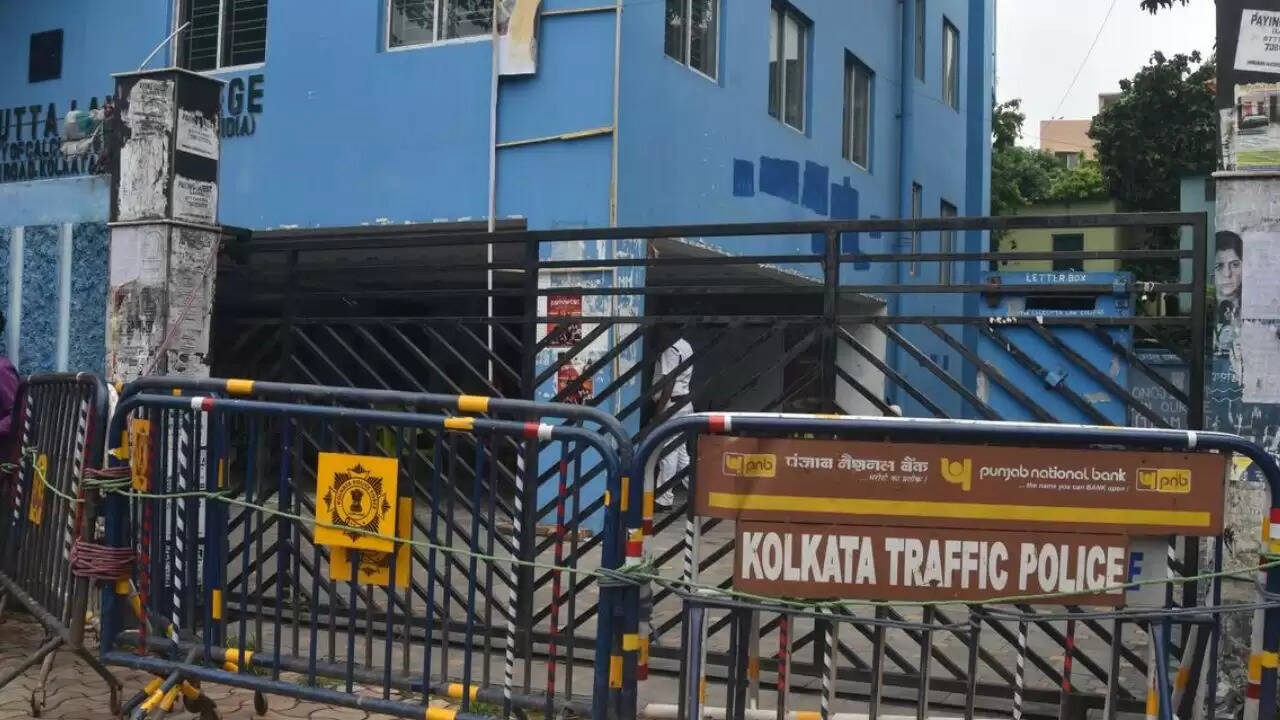 कोलकाता में छात्रा के साथ गैंगरेप: कॉलेज प्रशासन ने तीन आरोपियों को किया निष्कासित